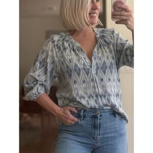 Joie Silk Blouse in Shades of Blue and White Size Small with 3/4 Sleeves.